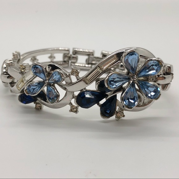 Sold! Vintage Costume Jewelry Bracelet - Picture 1 of 8